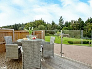 Outdoor dining - 2 bedroom accommodation in Whitegate, near Chard (Whitegate, near Chard)