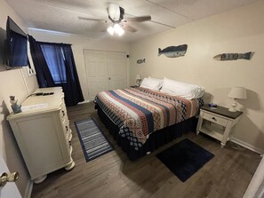 2 bedrooms, iron/ironing board, free WiFi, bed sheets - Salty Air Retreat on the Santa Rosa Sound (Mary Esther)