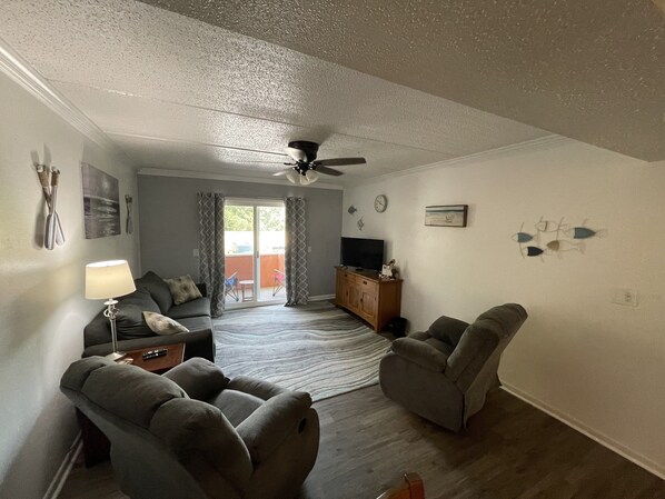 Smart TV, video games, DVD player, books - Salty Air Retreat on the Santa Rosa Sound (Mary Esther)
