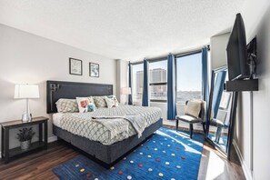 2 Schlafzimmer, Schreibtisch, Bügeleisen/Bügelbrett, Reisekinderbett