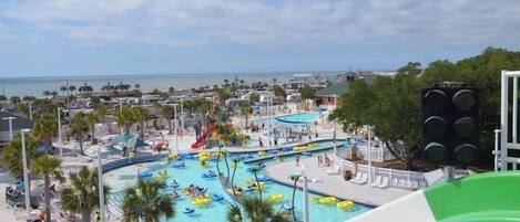 室内游泳池,室外游泳池