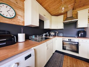 Oven, freezer - 2 bedroom accommodation in Black Isle (Black Isle)