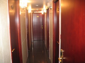 Schallisolierte Zimmer, kostenloses WLAN, Bettwäsche