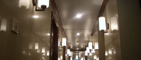 Lydisolert, wi-fi (inkludert) og sengetøy