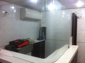 隔音、免费 WiFi、床单