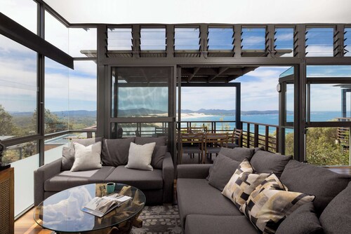 Luxury villa with amazing Ocean Views, Pool & Spa