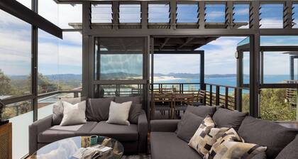 Luxury villa with amazing Ocean Views, Pool & Spa