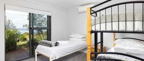 5 chambres, fer et planche à repasser, Wi-Fi, draps fournis