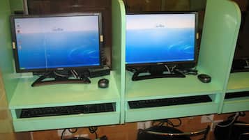 Soundproofing, free WiFi, bed sheets