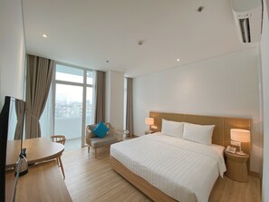 Minibar, in-room safe, desk, laptop workspace - Hai Au Bien Cuong (Quy Nhon)