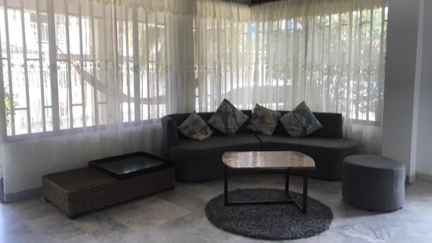 A modern living room with a sofa, a coffee table, and a rug. - CASA BELLA 2 YOUR PIECE OF PARADISE (san andres isla)