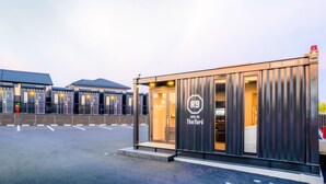 A hotel with a modern design, featuring a prominent R9 logo and the name "The Yard" on the facade. - HOTEL R9 The Yard Isezaki (Isesaki)