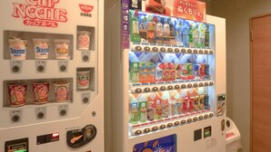 Vending machines with various food and beverage options, including noodles and drinks. - HOTEL R9 The Yard Isezaki (Isesaki)