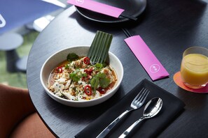 Daily buffet breakfast for a fee - Quincy Hotel Melbourne (Melbourne)