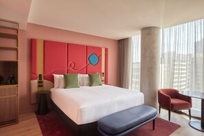 Literie de qualité, lit avec matelas à plateau-coussin, minibar