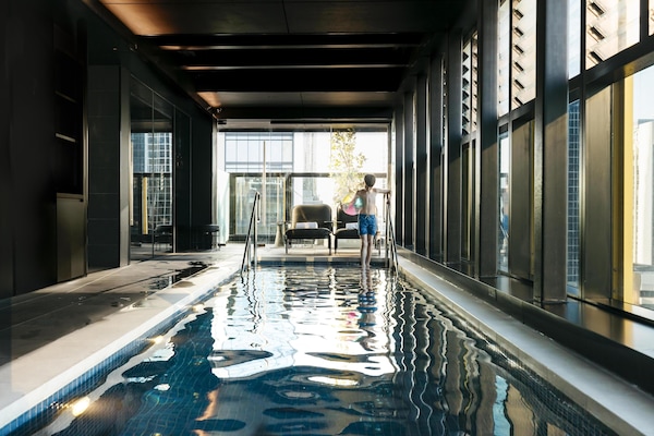 Indoor pool, sun loungers