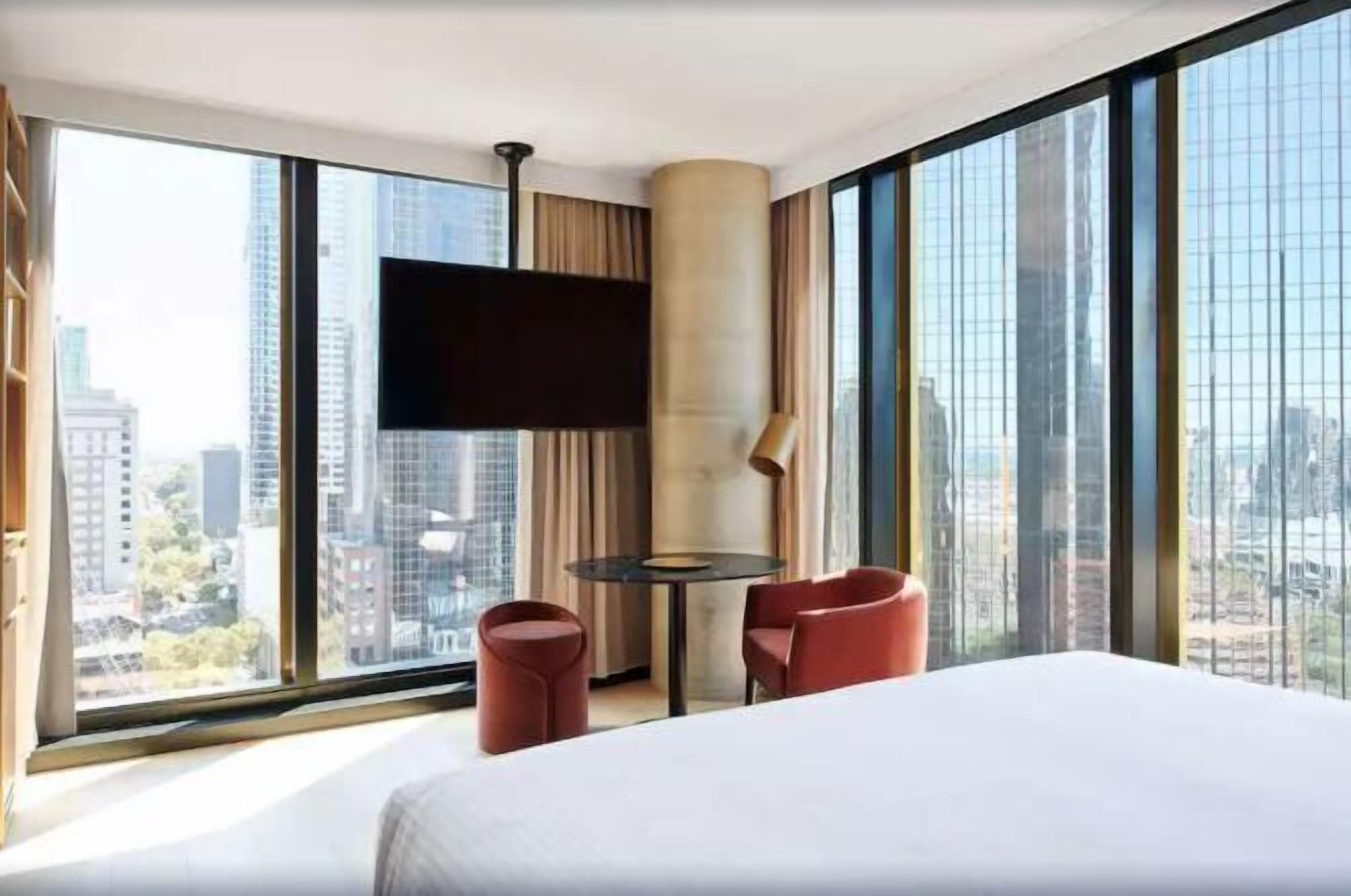 Luxe beddengoed, pillowtop-bedden, een minibar, een kluis op de kamer