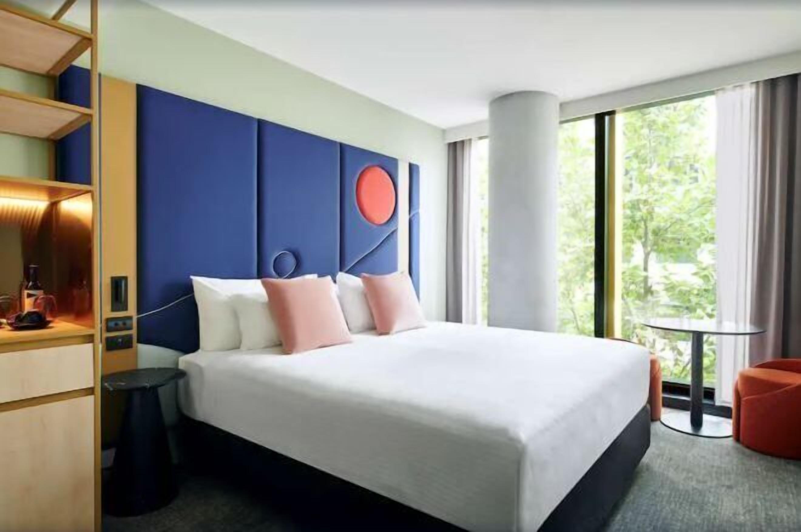 Luxe beddengoed, pillowtop-bedden, een minibar, een kluis op de kamer