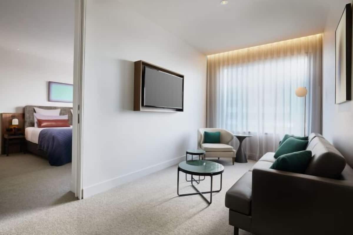 Premium bedding, pillowtop beds, minibar, in-room safe