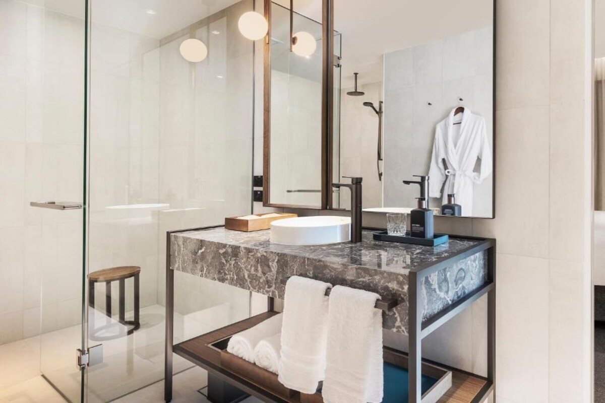 Next Hotel Melbourne, Curio Collection by Hilton