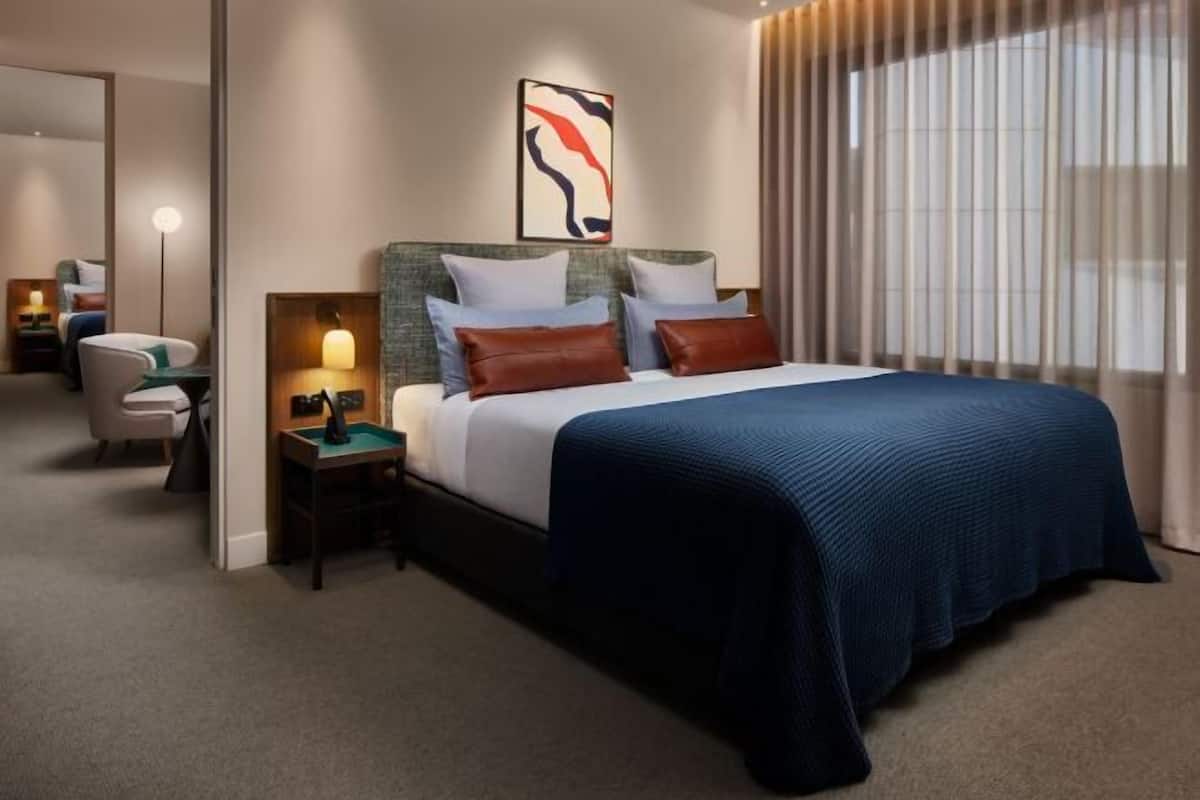Premium bedding, pillowtop beds, minibar, in-room safe