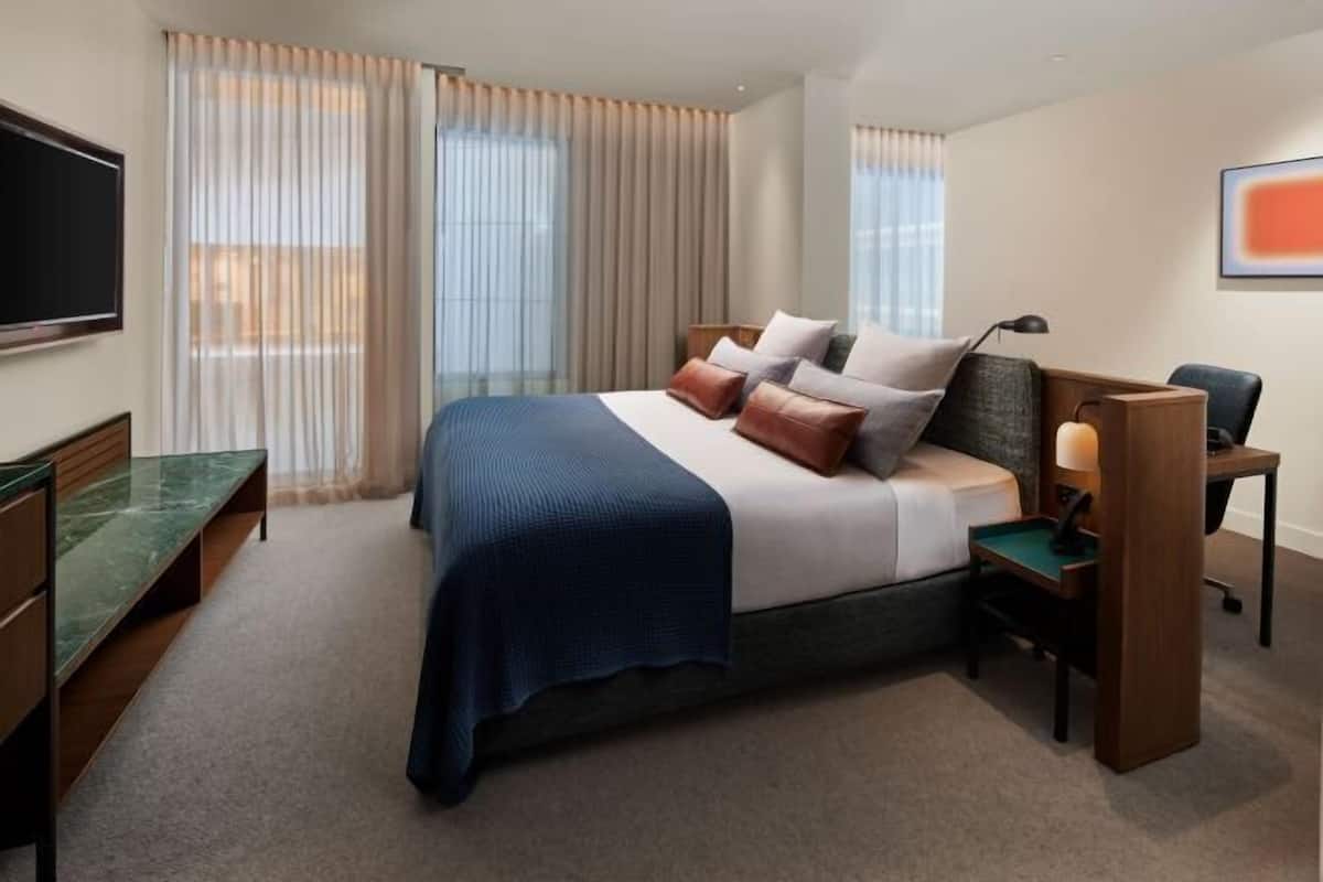 Ropa de cama de alta calidad, colchones con acolchado adicional, minibar