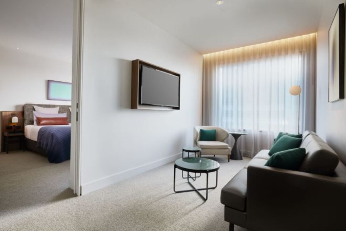 Executive Club King One Bedroom Suite