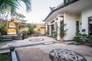 Property grounds - Bona Green House Bali by EPS (Blahbatuh)