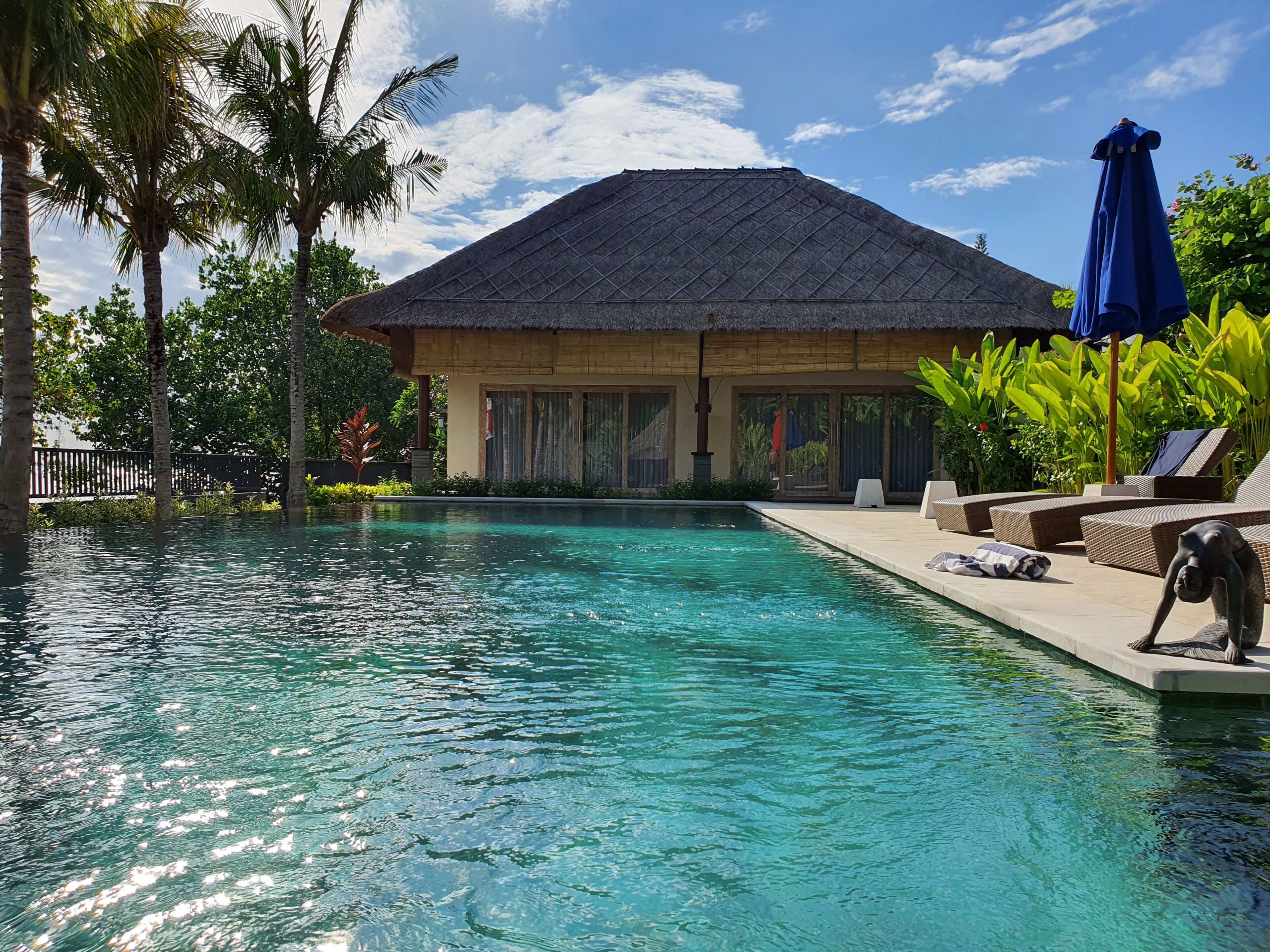 Kolam renang outdoor