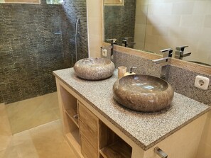 Garden Villas | Bathroom sink