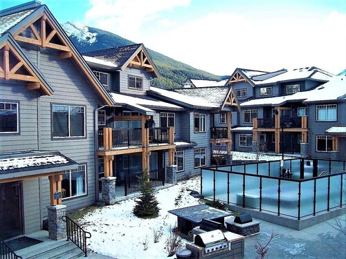 Luxurious Multi-level Condo in Premium Resort