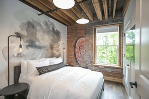 4 bedrooms, iron/ironing board, WiFi