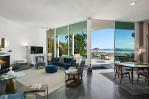 Smart TV, fireplace, books, stereo - Private Estate - Panoramic Ocean and Bay Views - Mid-Century Modern Time Capsule (San Diego)