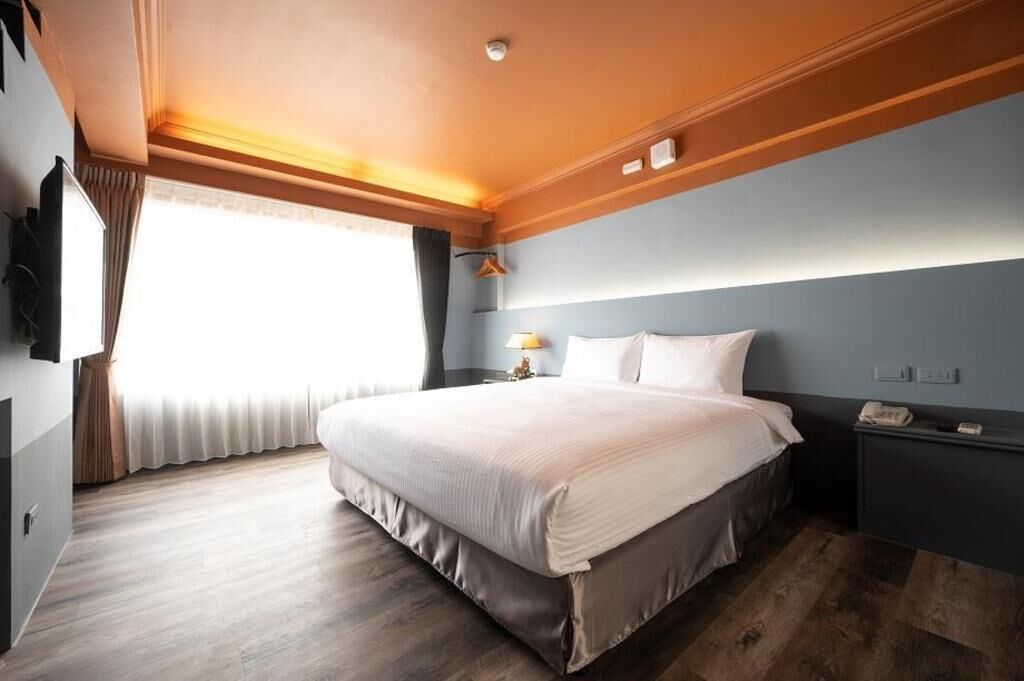 Pillowtop beds, free minibar, laptop workspace, blackout drapes