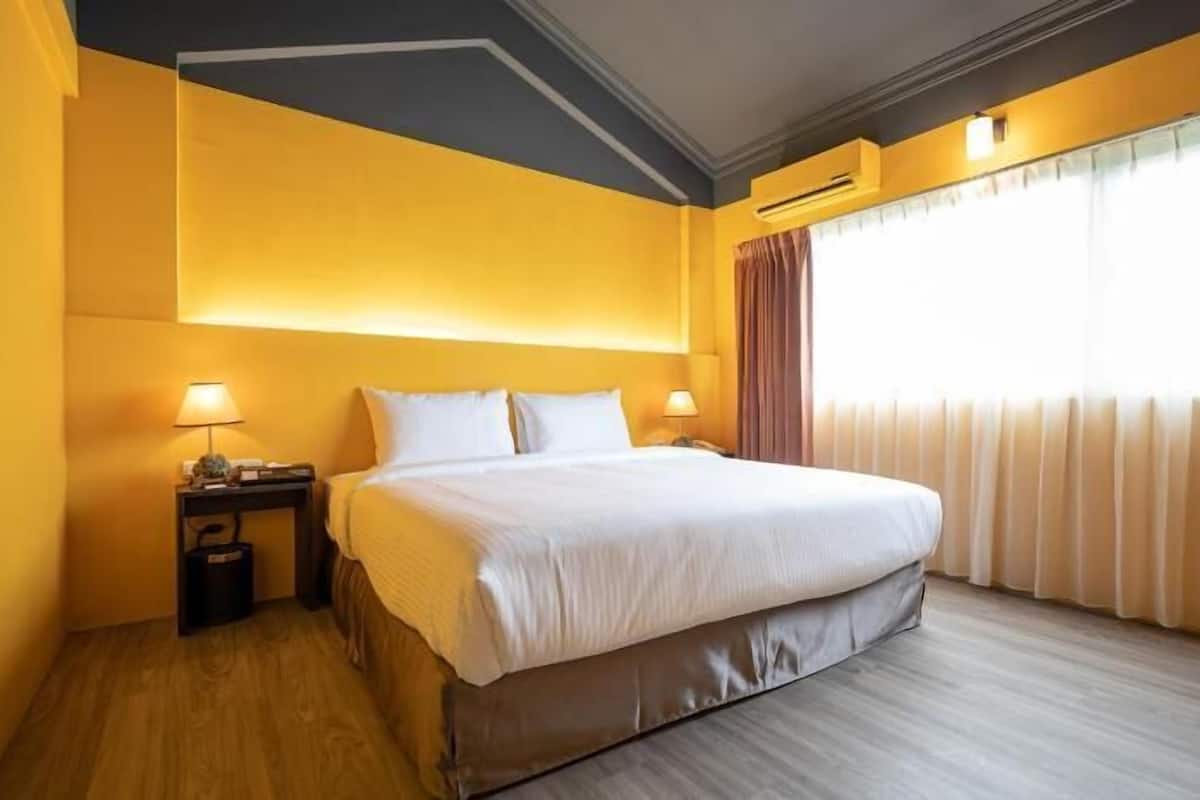 Pillowtop beds, free minibar, laptop workspace, blackout drapes