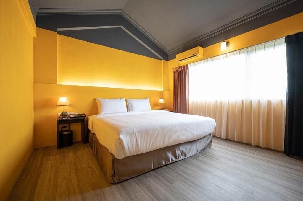 Pillowtop beds, free minibar, laptop workspace, blackout drapes