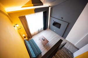 家庭樓中樓客房 | 舒適加層、免費迷你吧、筆電工作空間、遮光布/窗簾