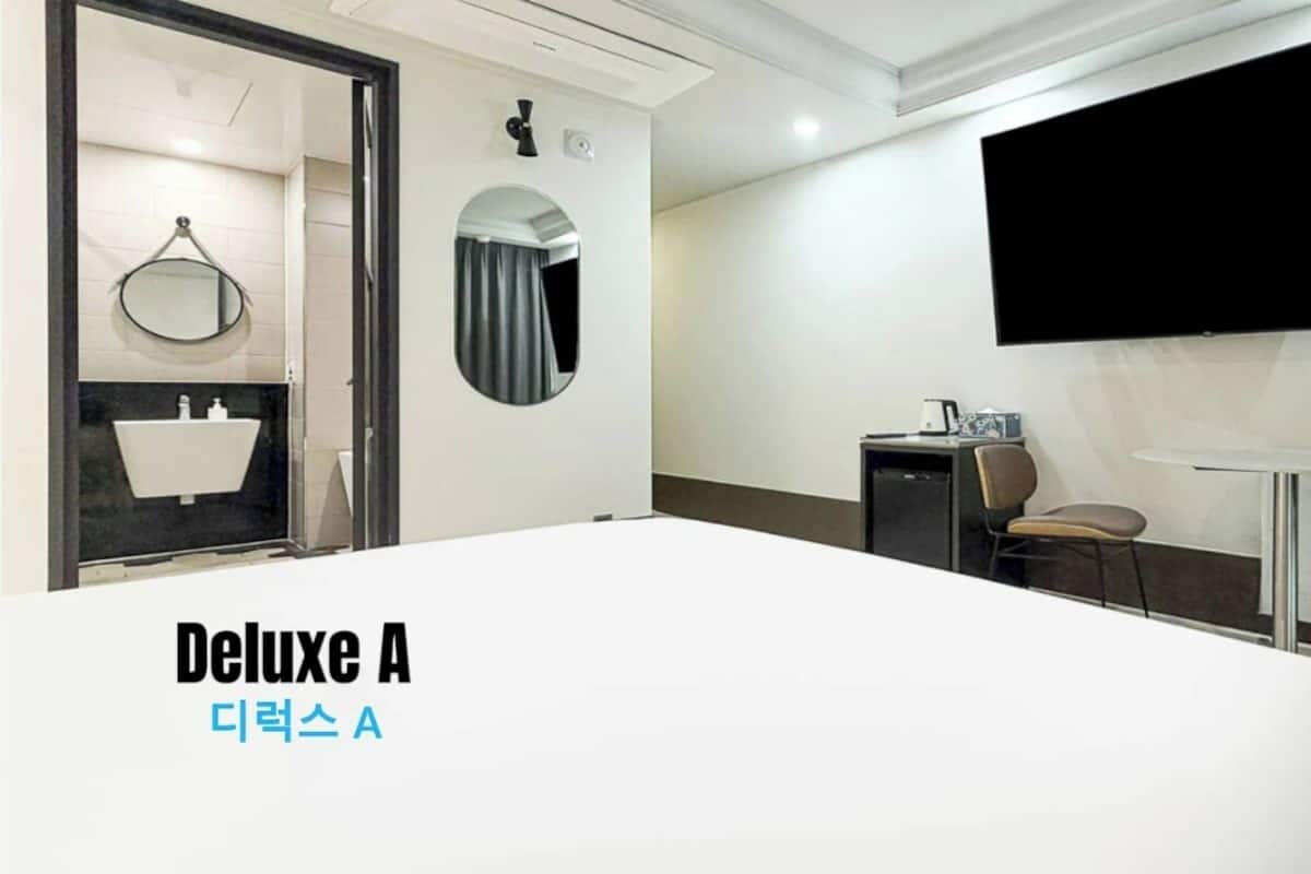 Deluxe Double Room | Premium bedding, down comforters, individually decorated