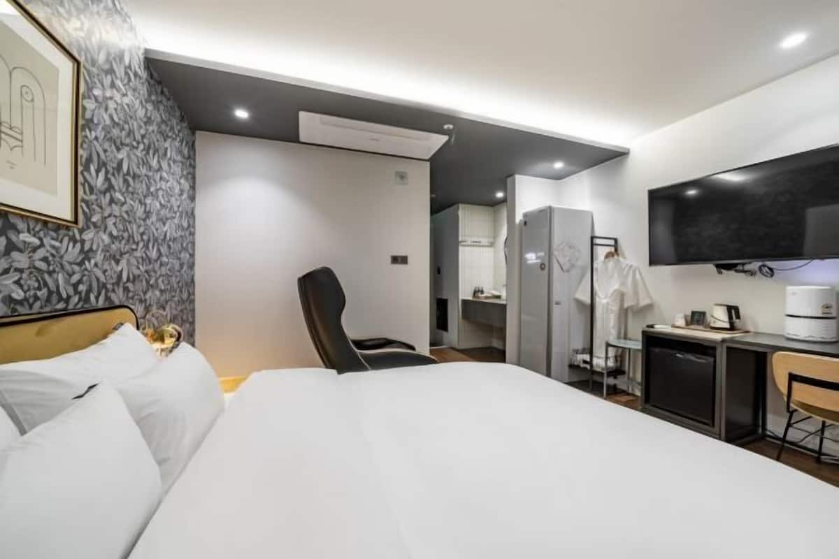 Premium bedding, down comforters, individually decorated