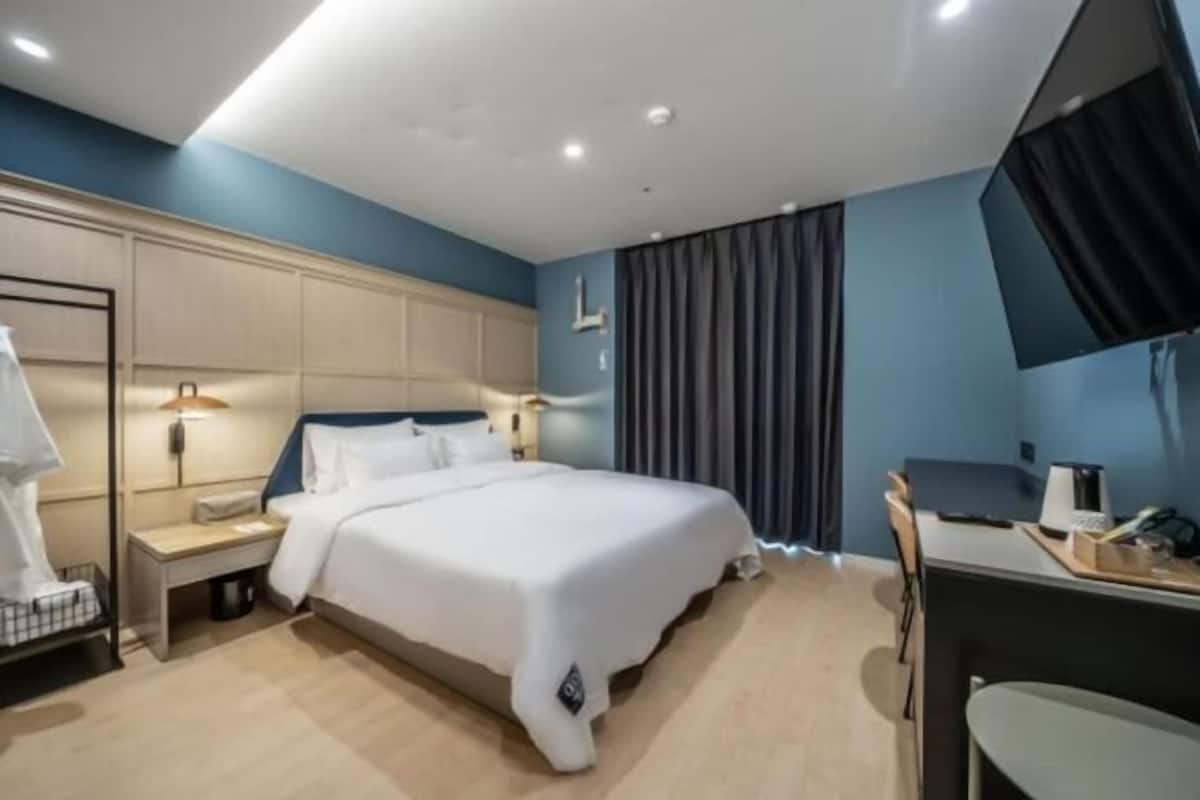 Premium bedding, down comforters, individually decorated