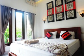Trang trí khác biệt, trang bị nội thất với thiết kế riêng biệt, bàn 