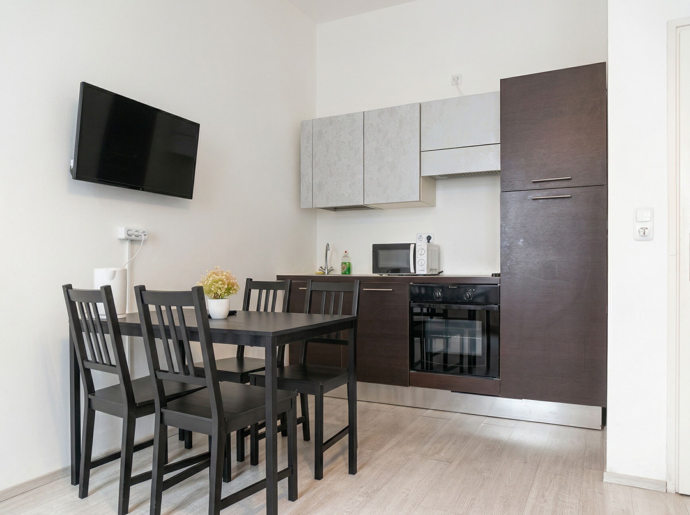 Apartment | Eigene Küche | Kühlschrank, Ofen, Herdplatte, Wasserkocher mit Kaffee-/Teezubehör