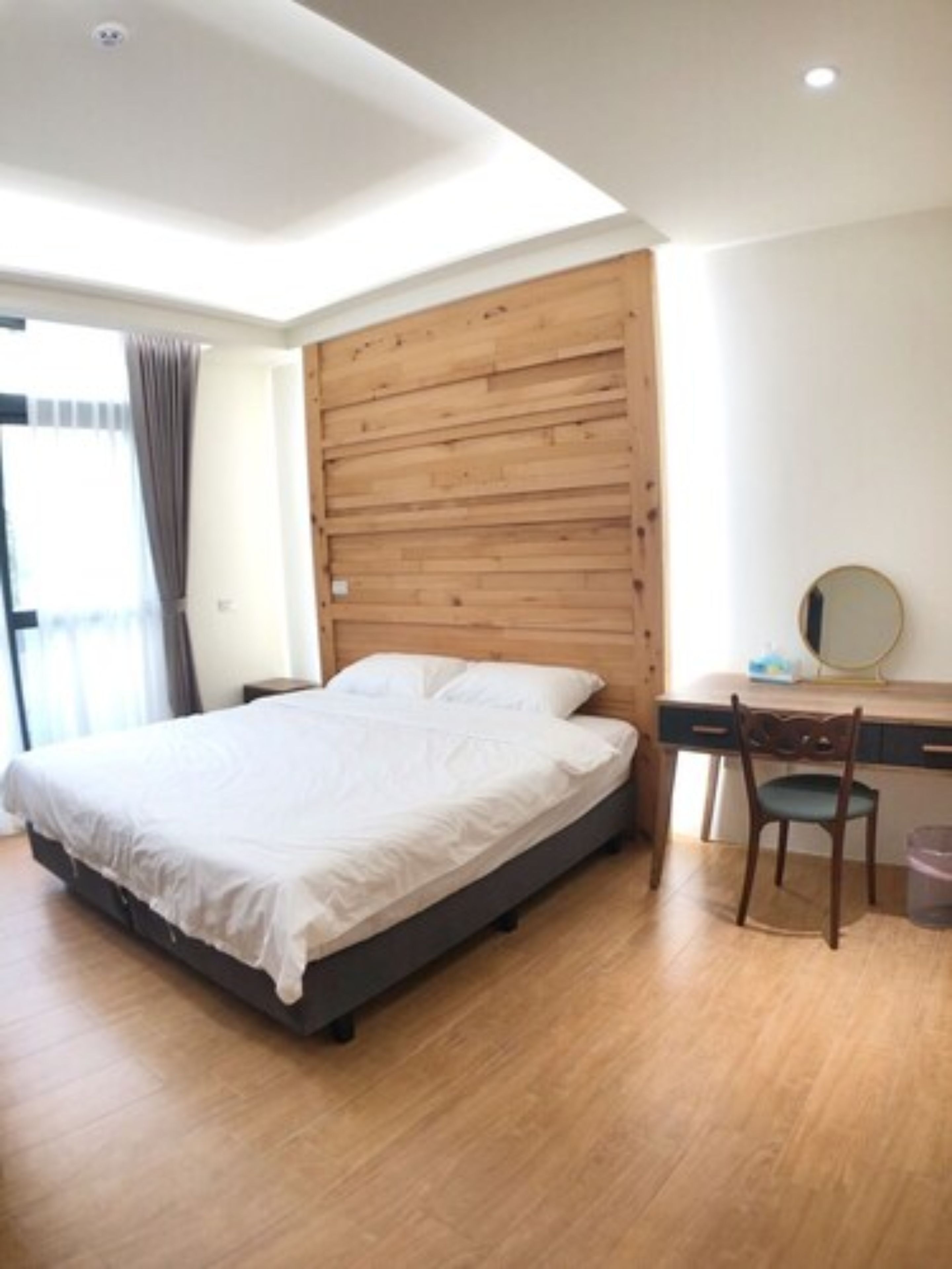 Classic Room | Desk, blackout drapes, bed sheets