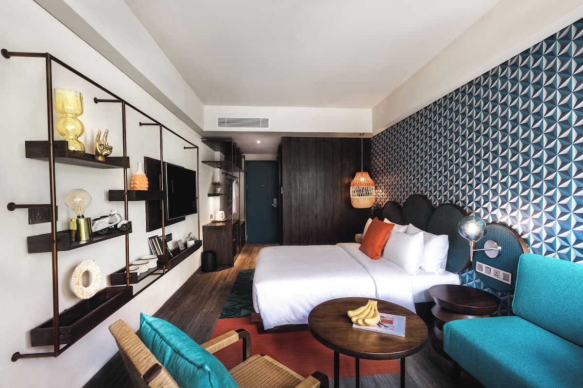 In-room safe, laptop workspace, blackout drapes