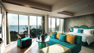 Swagger | In-room safe, laptop workspace, blackout curtains, iron/ironing board