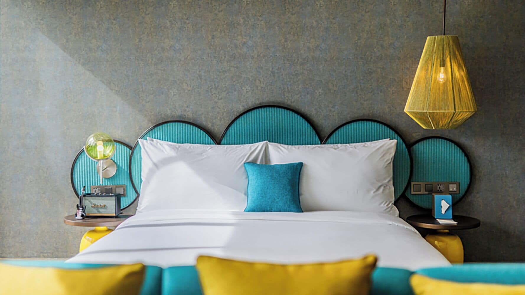 Family Swagger Suite | Caja de seguridad en la habitación y espacio para trabajar con laptop 