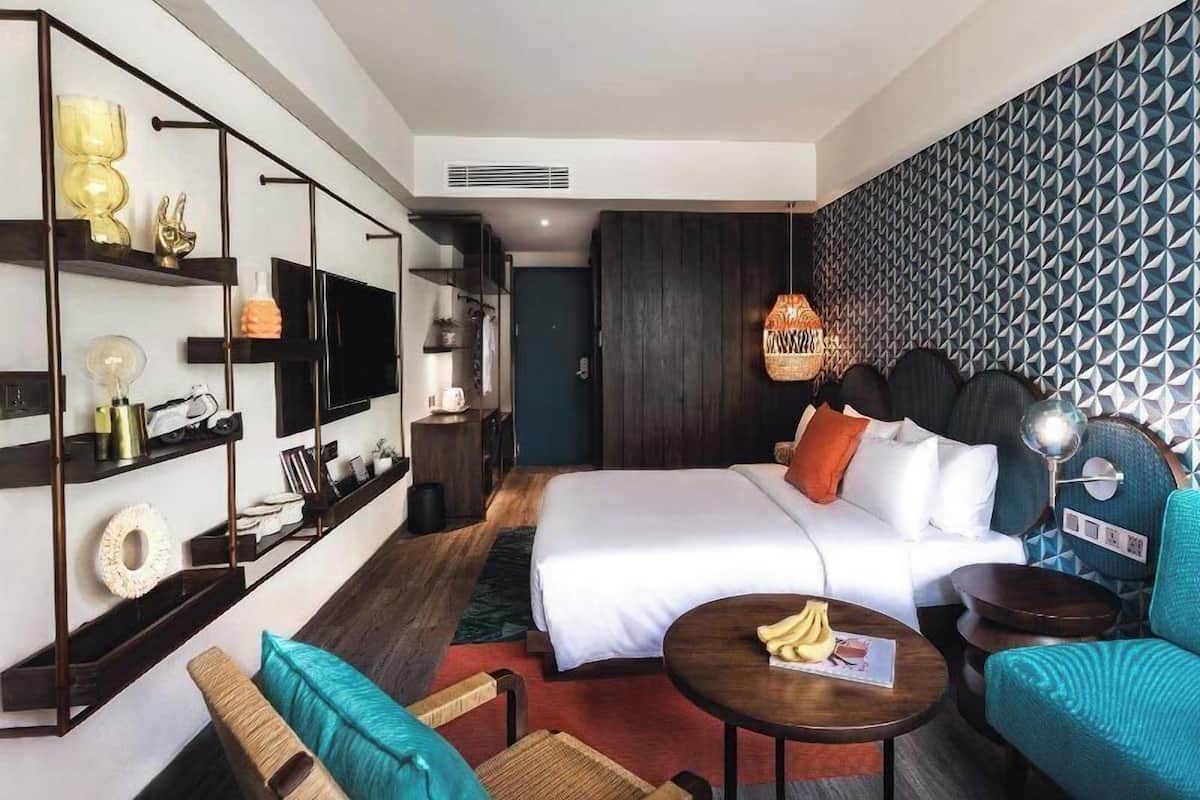 In-room safe, laptop workspace, blackout drapes