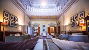 Lobby sitting area - Karma Borgo Di Colleoli (Palaia)