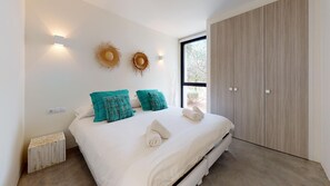 4 slaapkamers, een kluis op de kamer, een strijkplank/strijkijzer