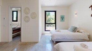 5 bedrooms, in-room safe, iron/ironing board, free WiFi